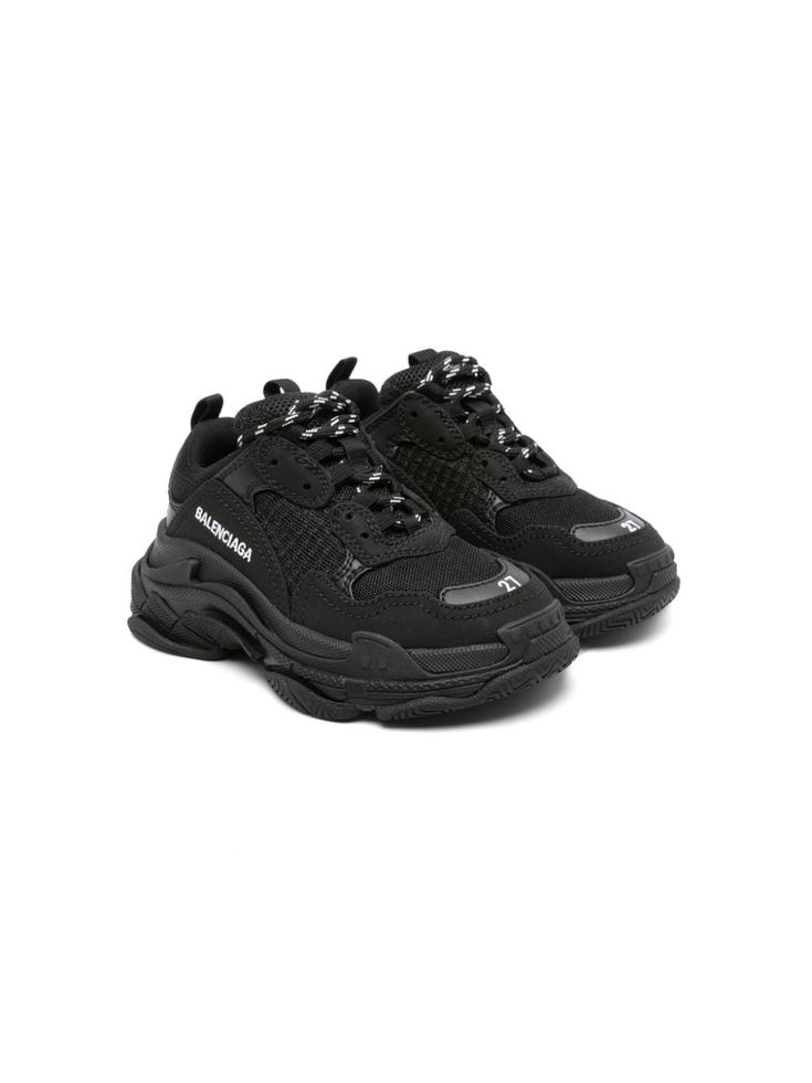 black mesh panelling embroidered logo to the side double pull-tab at the opening round toe front lace-up fastening chunky rubber sole Pull Tab, Black Mesh, Boys Shoes, Sneakers Black, Low Top, Lace Front, Top Sneakers, Rubber Sole, Balenciaga