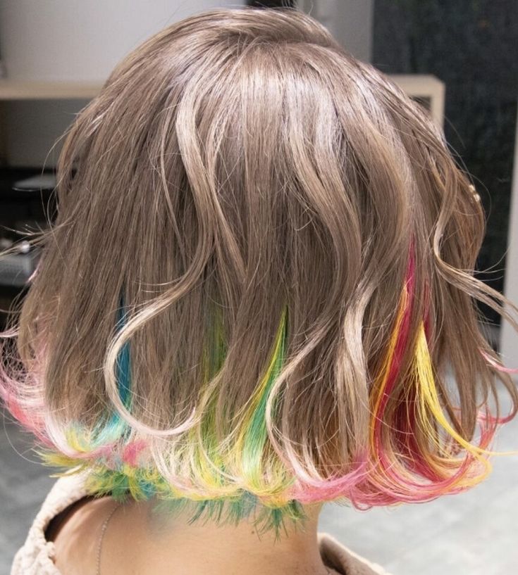 Unique Dyed Hair Short, Unique Bob Haircut, Short Bob Color Ideas, Trendy Dyed Hair, Multi Tone Hair, Multi Tone Hair Color, Hair Dye Tips, Dyed Hair Inspiration, Pretty Hair Color