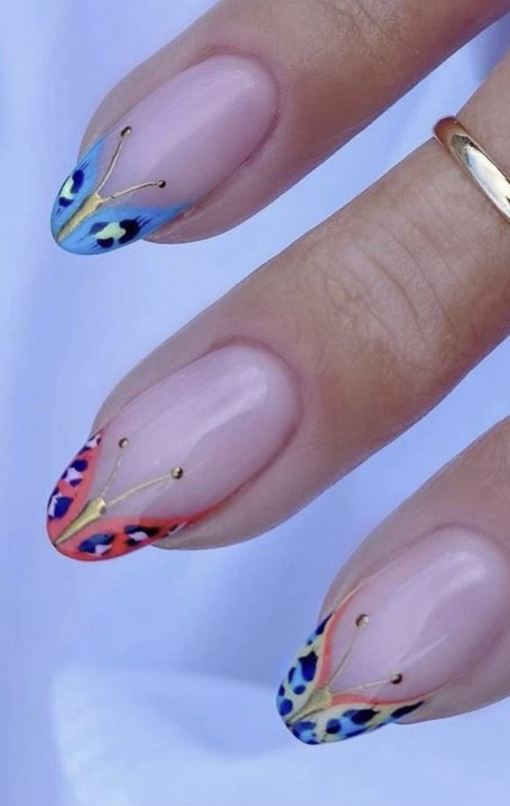 70’s Nail Designs, Groovy Nail Designs Almond, Aura Nails Summer 2024, Groovy Floral Nails, Floral Nails 2024 Trends, Butterfly Nail, Glam Nails, Get Nails, Minimalist Nails