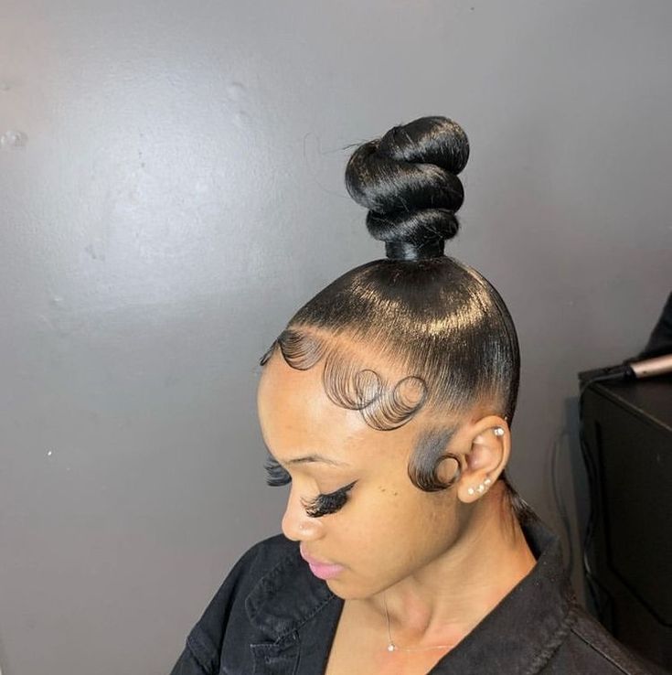 Natural Hair Bun Styles, Weave Ponytail Hairstyles, Sleek Ponytail Hairstyles, Weave Ponytail, Knot Bun, Protective Hairstyles For Natural Hair, Black Ponytail Hairstyles, Top Knot Hairstyles, Quick Natural Hair Styles