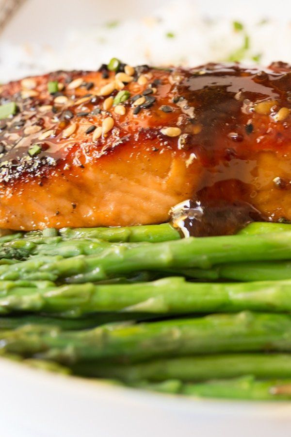 salmon and asparagus on a plate with sesame seeds