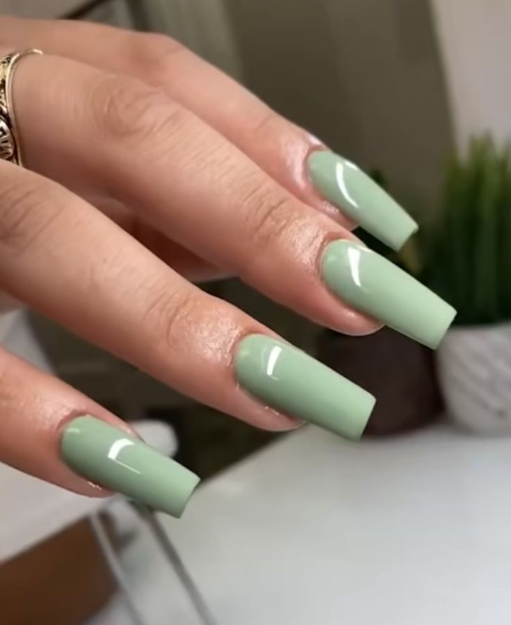 Pastel Green Nails Square, Green Nails Plain, White Acrylic Nails With Glitter, Acrylic Nails With Glitter, Nails For Birthday, Plain Acrylic Nails, Nails For Graduation, Nail Ideas For Summer, Green Acrylic Nails