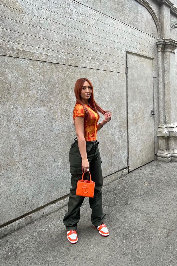 Styling Jean Vintage Cargo Pants | Miaou Orange Tee | Telfar Mini Bag | Wmns Dunk ‘High Syracuse’ Syracuse Dunks Outfit, Orange Bag Style, Telfar Mini Bag, Orange Telfar, Orange Dunks, Dunk Outfit, Vintage Cargo Pants, Tote Bag Outfit, Dunks Outfit