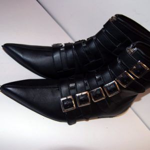 Goth Pikes, Boots Goth, Pointy Shoes, Goth Shoes, Goth Boots, Gothic Boots, Gothic Shoes, The Cult, Buckle Boots