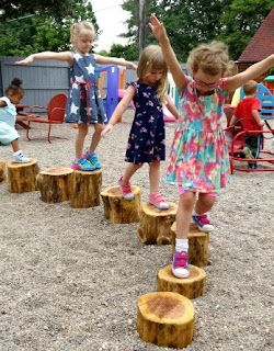 Reggio Loose Parts, Toddler Outdoor Play, Daycare Playground, Diy Kids Playground, Playground Activities, Preschool Playground, Toddler Playground, Playground Toys, Outdoor Play Spaces