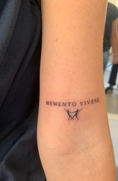 a woman with a tattoo on her arm that says, mementoo vivre