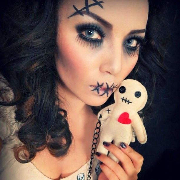 Quick and Easy Makeup Ideas For Halloween With Cool Girl Promise Phan Rag Doll Makeup, Voodoo Doll Makeup, Voodoo Doll Costume, Doll Makeup Halloween, Party Eye Makeup, Makeup Doll, Halloween Chic, Cool Halloween Makeup, Makeup Easy