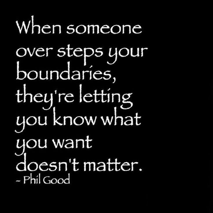 a black and white photo with the quote when someone over steps your boundaries, they're letting you know what you want doesn