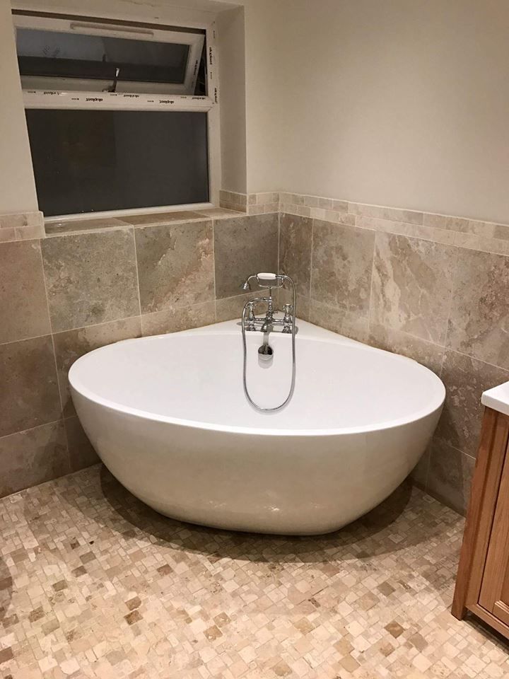 a bath tub sitting in the middle of a bathroom