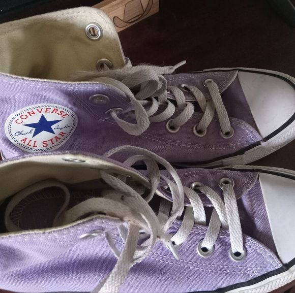 Cute purple converse Lavender Converse, Barton Marvel, Converse Aesthetic, Purple Converse, Clint Barton, Red Ribbon, Converse Shoes, Pink Purple, Light Pink