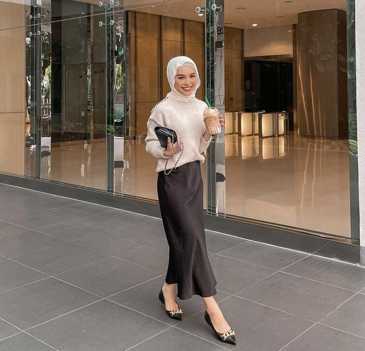 Hijab Formal Outfit, Hijab Office Look, Hijabi Graduation Outfits, Hijabi Graduation, Winter Graduation Outfit, Sharifah Rose, Hijab Office, Modest Work Outfits, Winter Graduation