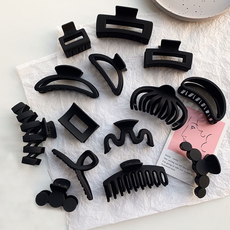 136.0KES 50% OFF|Hair Clips Women Claw Black Large | Korean Style Large Hair Clip - Korean Style Black - Aliexpress Black Clips For Hair, Clutcher Clip Aesthetic, Cute Hair Claw Clips, Cute Hair Accessories Clips, Black Jewelry Aesthetic, Hair Accessories For Curly Hair, Claw Clips Aesthetic, Hairclip Aesthetic, Claw Clip Black