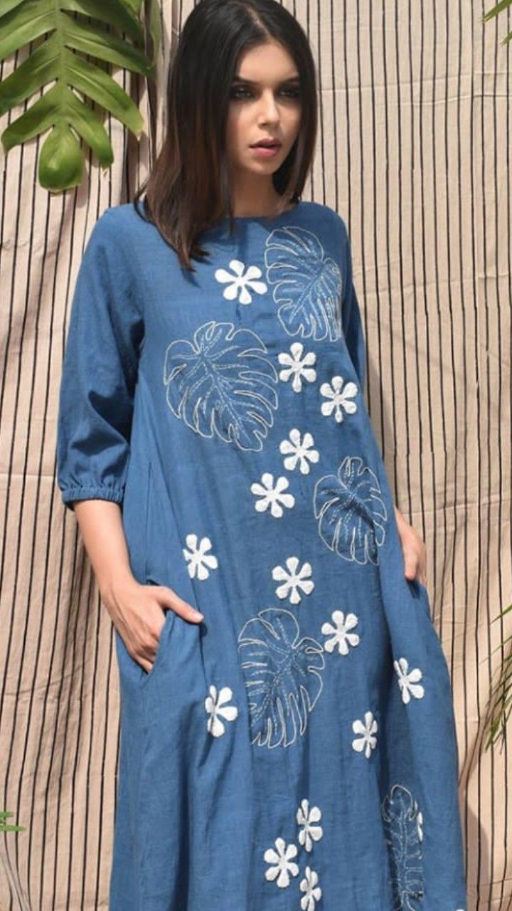 Khadi Embroidered Kurti, Applique Designs For Women Kurti, Paint Kurta Design For Women, White Dress Embroidery Design, Applic Work Design Kurti, Khadi Dresses Fashion, Kurta Embroidery Design For Women, Khadi Kurta Designs Women, Hand Painted Kurtis Cotton