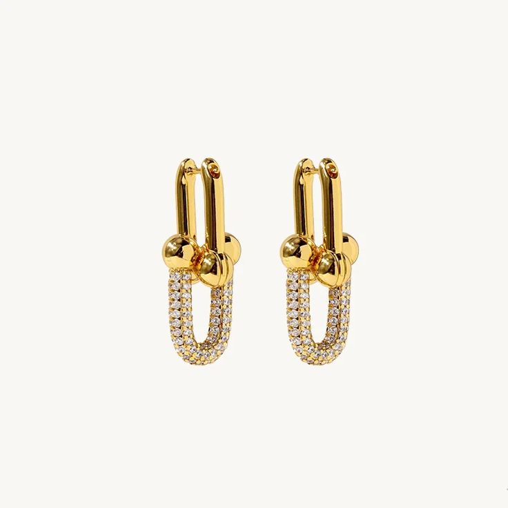 Make a statement with our Isabella Pave U Link Earrings. Pair it with the matching Isabella Bracelet for a complete look. • Made in 18k Gold Plated • Measurements: 3cm length  • Contemporary design & 365-day warranty • Tarnish free and hypoallergenic Chunky Earrings, Link Earrings, Original Jewelry, Tiffany And Co, Geometric Earrings, Rose Gold Earrings, Gold Plated Earrings, Chain Earrings, Steel Jewelry