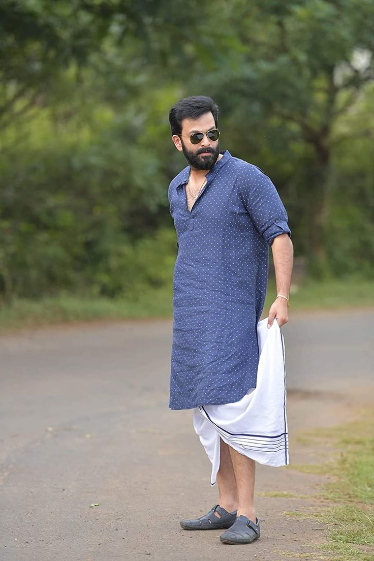 Ayyappanum Koshiyum (2020) South Indian Men Outfit, Kurta And Mundu Kerala Men, Mundu Kerala Men, Kerala Mundu And Kurta Men, Ayyappanum Koshiyum, Sisters Photography Poses, Prithviraj Sukumaran, Sisters Photography, Malayalam Movies