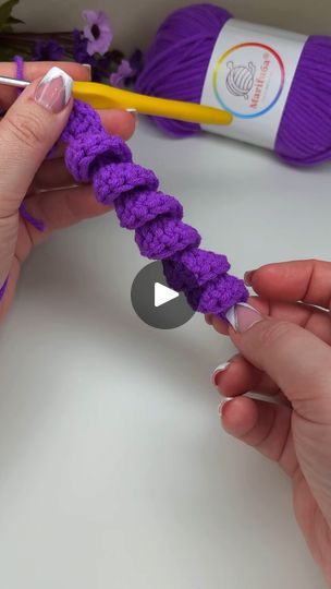 Crochet Spiral Tutorial, Crochet Spiral, Spiral Crochet, Garden Fences, Bamboo Garden, Irish Crochet, Crochet Knitting, Cat Toys, Crochet Scarf