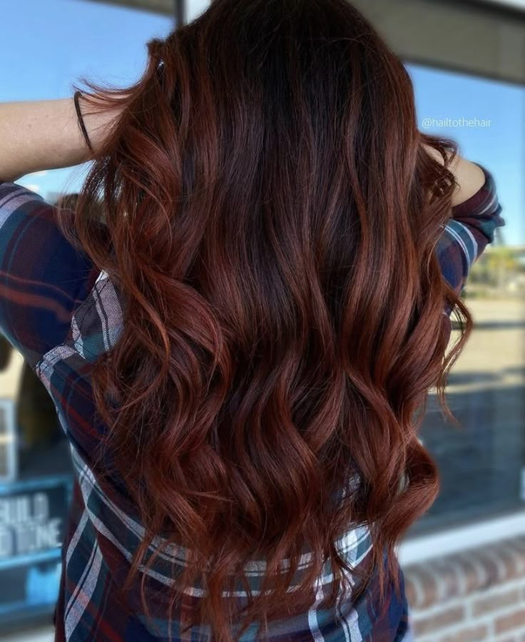 Ginger Red Hair, Deep Auburn Hair, Red Highlights In Brown Hair, Brown Auburn Hair, Red Balayage Hair, Fall Fashion Inspiration, Dark Auburn Hair, Ginger Red, Red Brown Hair