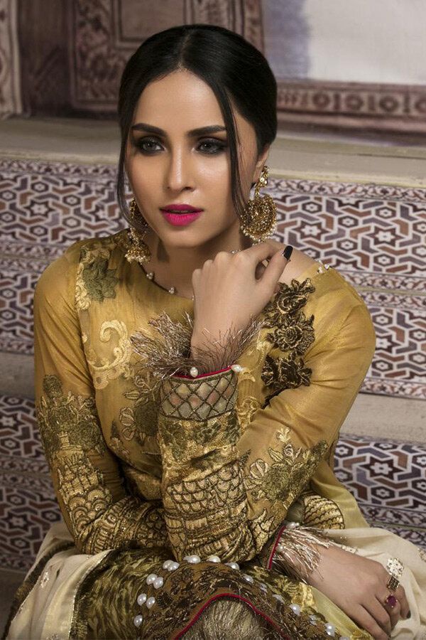 Desi Wedding Dresses, Pakistani Salwar Kameez, Desi Wedding, Salwar Kameez Designs, 3 Piece Suits, Silk Dyeing, Punjabi Suits, Bridal Fashion, Pakistani Fashion