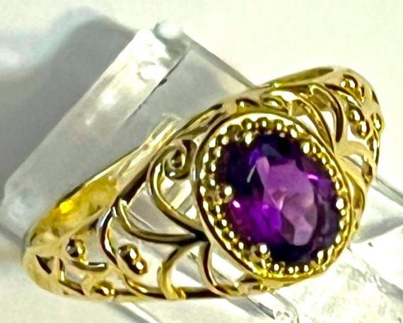 Lovely Garnet ring in 14 karat gold.   Well built durable design   The stone is a 7x5 mm oval.   The ring size is 7 but i can make it in all sizes. Solana Beach, Filigree Design, Gold Filigree, Garnet Rings, Amethyst Stone, Amethyst Ring, Rings Statement, Favorite Jewelry, Statement Rings