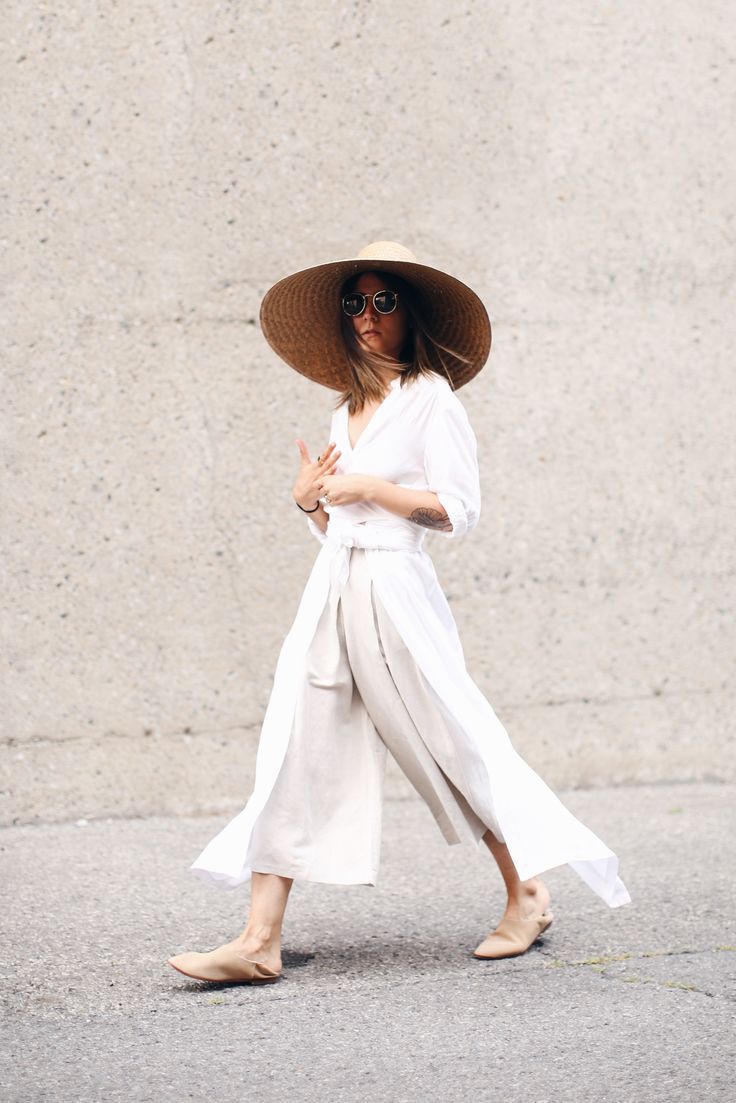 . Minimalist Moda, 2017 Trends, Summer Europe, Europe Outfits, All White Outfit, Elegante Casual, Outfit Trends, Street Style Summer, 가을 패션