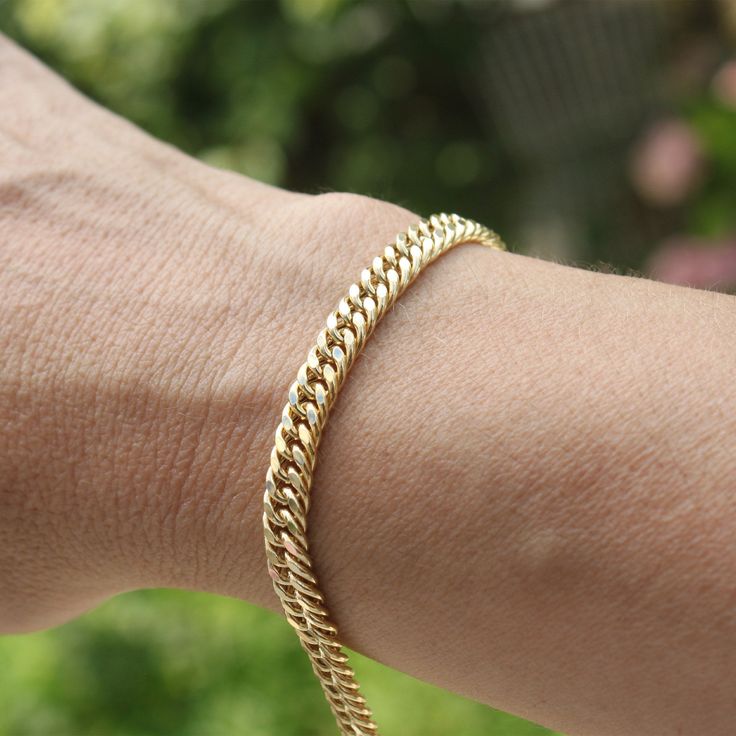 14k Gold Cuban Link 6mm Chain Bracelet Gold Curb Chain Bracelet Cuban Chain Bracelet Layering Chain Christmas Jewelry Gift Women Man ▶ 𝙋𝙍𝙊𝘿𝙐𝘾𝙏 𝙁𝙀𝘼𝙏𝙐𝙍𝙀𝙎 * 14k Gold Bracelet * Bracelet is empty inside. * Chain Bracelet Width: 6 mm (0.23 in) * Chain Color: Yellow Gold ❤️ If you want to be a shining woman at all times, you should choose lizdor jewelry. While designing our products, we wanted them to be bright, shiny and stylish. You will always be one step ahead with the design and sp Yellow Gold Cuban Link Tennis Bracelet As Gift, Yellow Gold Cuban Link Bracelet Box Chain As Gift, Cuban Link Yellow Gold Box Chain Bracelet As Gift, Christmas Jewelry Gift, Empty Inside, Minimalist Diamond Rings, Cuban Chain Bracelet, Bracelet Layering, Gold Curb Chain