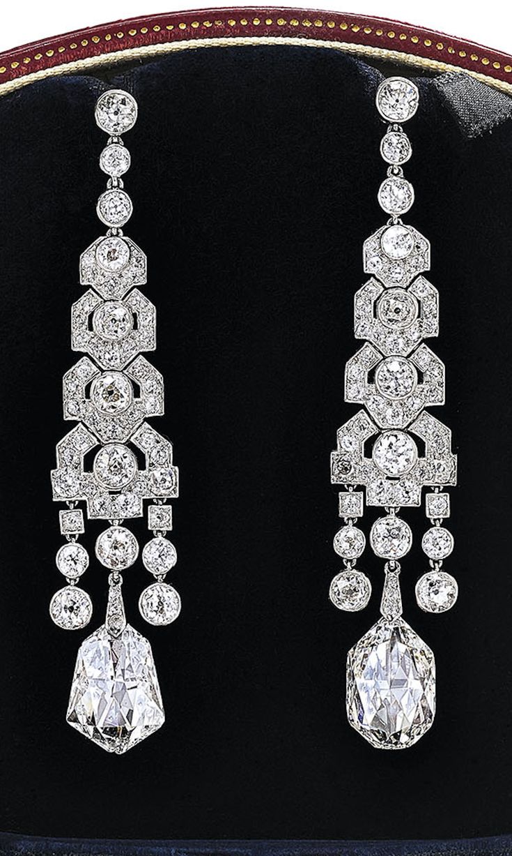 CARTIER | A SUPERB PAIR OF ART DECO DIAMOND EAR PENDANTS, 1920S. Fancy briolette and old-cut diamonds, platinum, 1920s. 7.2 cm, signed Cartier London, red Cartier fitted case. Cartier Art Deco, Famous Jewelry Designers, Jewel Drawing, Art Deco Jewellery, Famous Jewelry, Bijoux Art Deco, 1920s Jewelry, Art Deco Jewelry Vintage, Magnificent Jewels