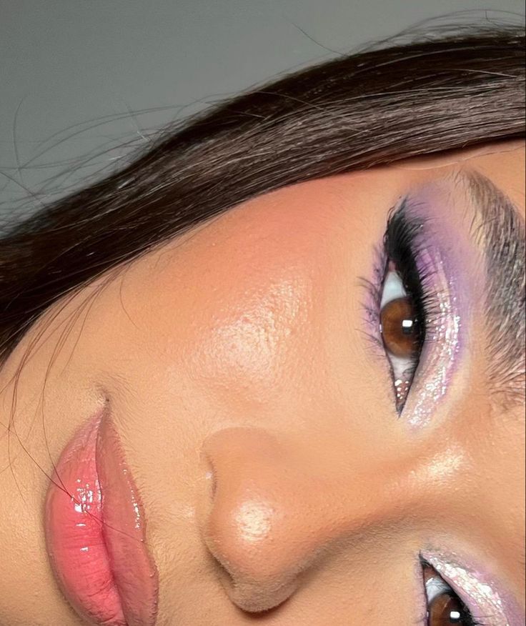 Purple Xv Makeup, Light Purple Quince Makeup, Purple Quinceanera Makeup, Quinceanera Makeup Purple, Pastel Purple Eyeshadow, Purple Quince Makeup, Makeup With Purple Dress, Quinceañera Planner, Lilac Makeup Look