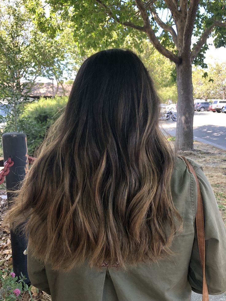 Natural Balyage On Dark Brown Hair, Wavy Hair Balayage Brunettes, Dark Brown Hair Babylights Natural, Sunkissed Brunette Balayage On Black Hair, Brown Balayage Curtain Bangs, Sunkissed Chocolate Brown Hair, Brown Jakr Black Low Lights, Beachy Brown Hair, Lived In Brunette Balayage Straight