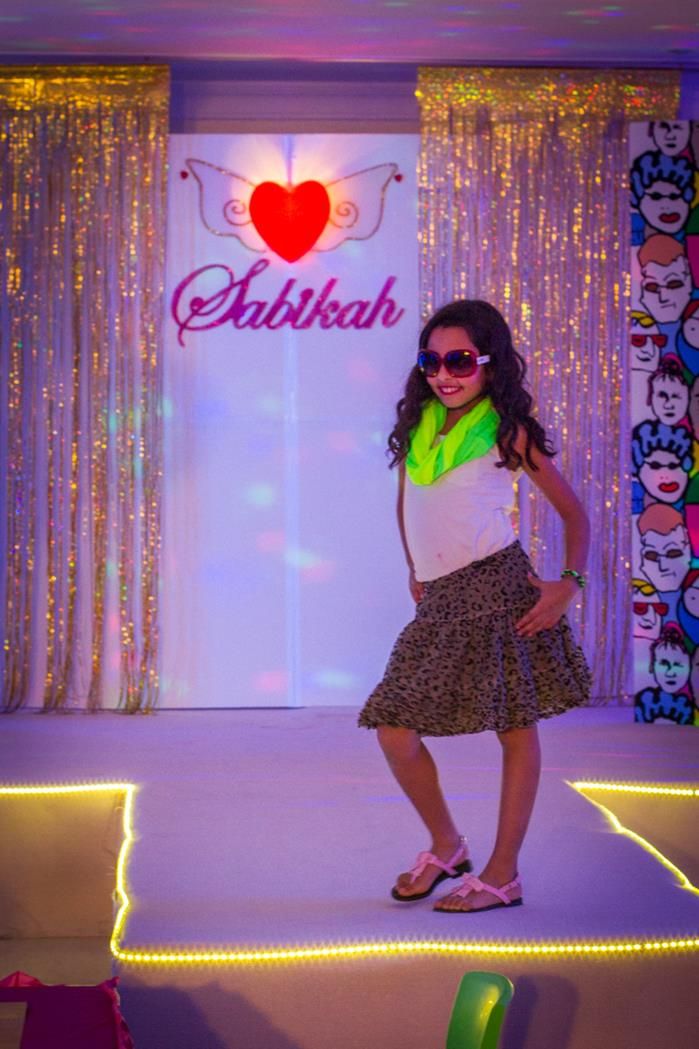 Skittles Party, Fashion Show Birthday Party, Neon Drink, Cute Mirrors, Fashion Birthday Party, Model Party, Fashion Show Party, Fashion Show Themes, Kids Fashion Show