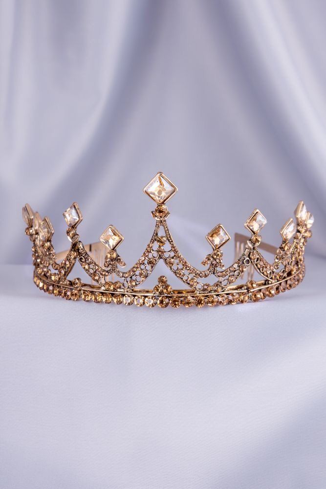 Tiara Accessories, Crown Aesthetic, Queen Aesthetic, Royal Aesthetic, Beautiful Tiaras, Gold Tiara, Princess Jewelry, Magical Jewelry, Crystal Tiaras