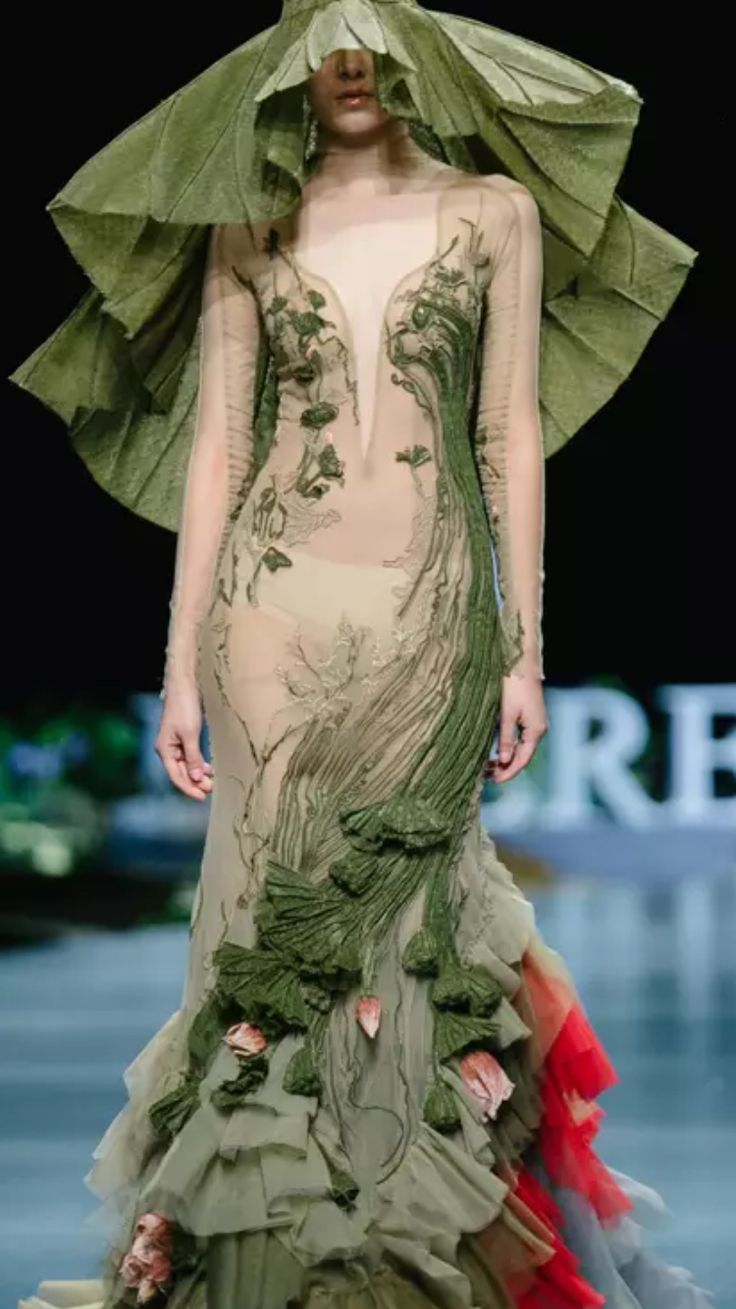 Clothes Made Of Flowers, Flora And Fauna Costume, Nature Inspired Fashion Design, Animal Inspired Dress, Earth Inspired Fashion, Mother Nature Outfit, Plant Outfits, Nature Runway, Nature Inspired Outfits