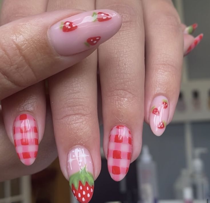 Sparkly Checkered Nails, Strawberry Picnic Nails, Gingham Nails Tutorial, Pink Gingham Nails, Strawberry Matcha Nails, Gingham Nails, Picnic Nails, Groovy Nails, Strawberry Picnic