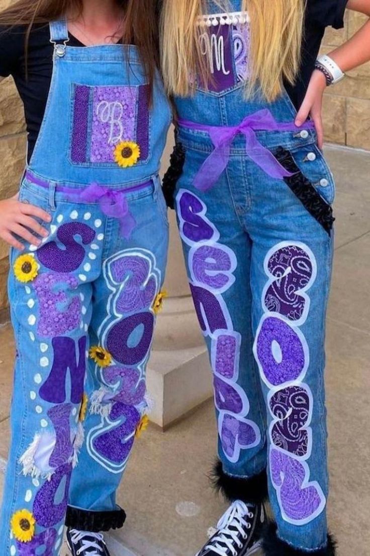 Senior overalls ideas Hoco Jeans Painted, Senior Overalls Ideas, Homecoming Jeans Ideas, School Spirit Outfit, Senior Painted Jeans, Painted Overalls, Senior Crown Ideas, Custom Jeans Diy, Senior Year Fun