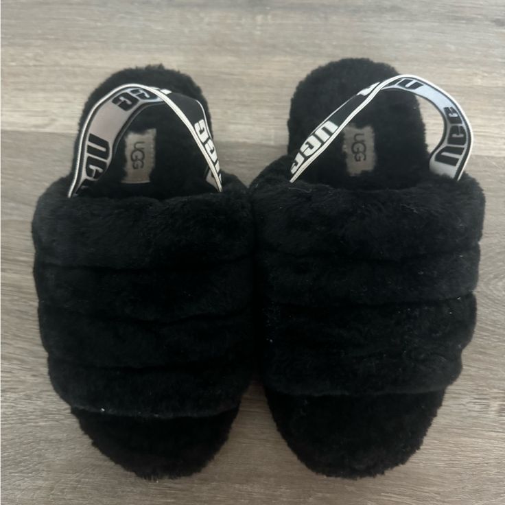 Has Wear But Still Looks Brand New Black Cushioned Slippers For Winter, Trendy Black Slippers For Spring, Trendy Black Spring Slippers, Trendy Black Slippers, Comfy Black Slip-on Slippers, Black Casual Slippers With Cushioned Footbed, Black Flat Winter Slippers, Black Flat Slippers For Winter, Comfortable Black Slippers For Fall