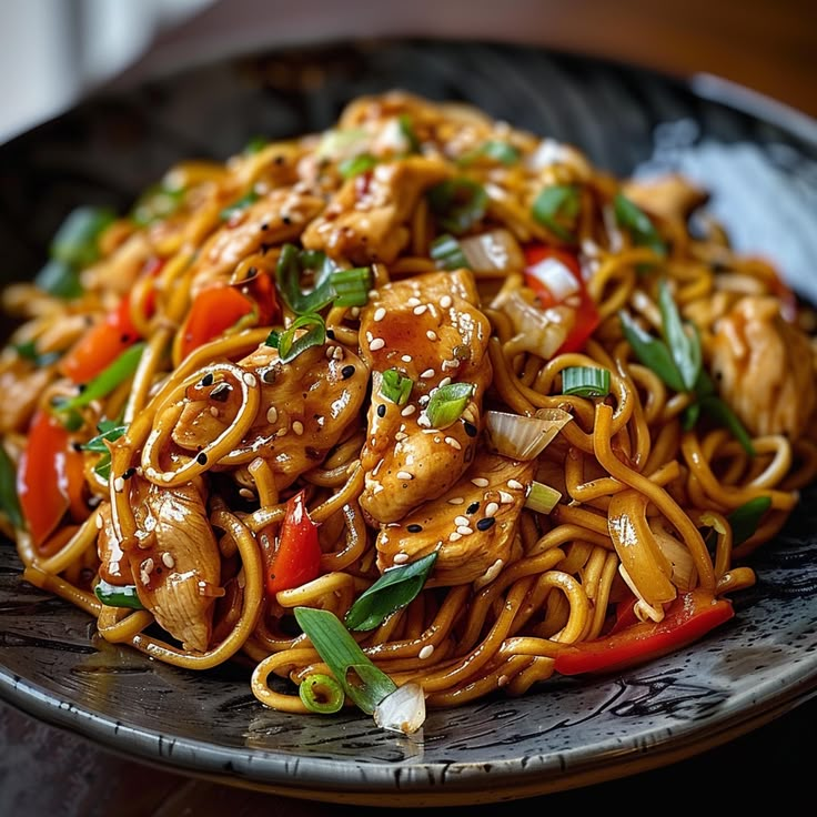 Asian Chicken Noodles Recipe, Asian Chicken Noodle Bowl, Noodle Stir Fry Recipes Chicken, Stir Fried Noodles Chicken, Noodle With Chicken Recipes, Chao Mein Recipe, Stir Fry Chow Mein Noodles, Noodles With Chicken Recipes, Chicken Asian Noodles