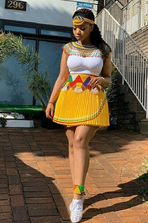 Zulu Traditional Attire Umemulo, Zulu Traditional Attire African Women, Xhosa Skirt, Traditional Attire African, Zulu Attire, Zulu Traditional Attire, Zulu Wedding, Xhosa Attire, Mousse Cups