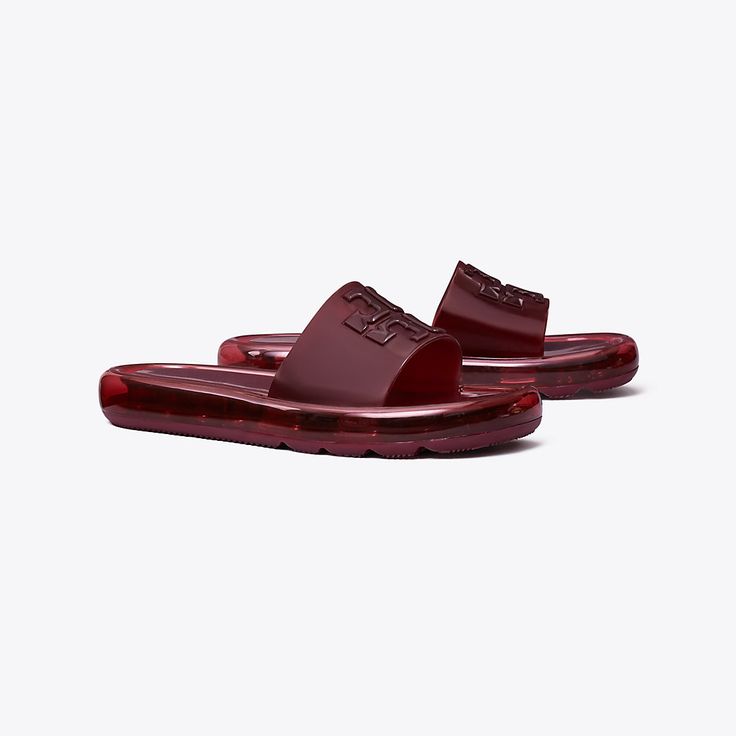 The pool slide, revisited. Versatile and comfortable, our jelly sandal is named for its air bubble sole that provides soft cushioning. Finished with a raised Double T, the waterproof shoe is great for the beach, pool and beyond. Summer Slip-on Slides With Translucent Outsole, Waterproof Slides For Beach, Waterproof Summer Slides With Round Toe, Non-slip Synthetic Slide Jelly Sandals, Waterproof Round Toe Slides For Summer, Casual Jelly Sandals With Round Toe For Swimming, Casual Slip-on Slides With Air Cushioning, Waterproof Casual Slides For Swimming, Casual Slide Jelly Sandals With Cushioned Footbed