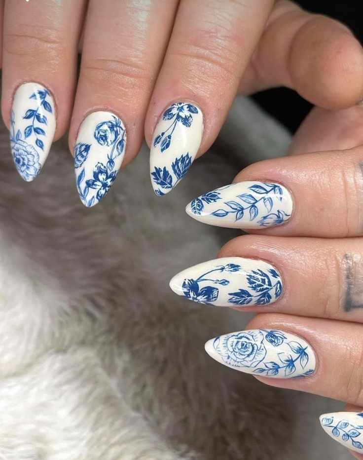 Toile Nail Art, Inspired Nails Vintage, Vintage Nail Inspiration, Vintage Fine China, White And Blue Porcelain Nails, Blue White Porcelain Nails, Blue And White China Pattern Nails, China Print Nails, Blue China Nail Art