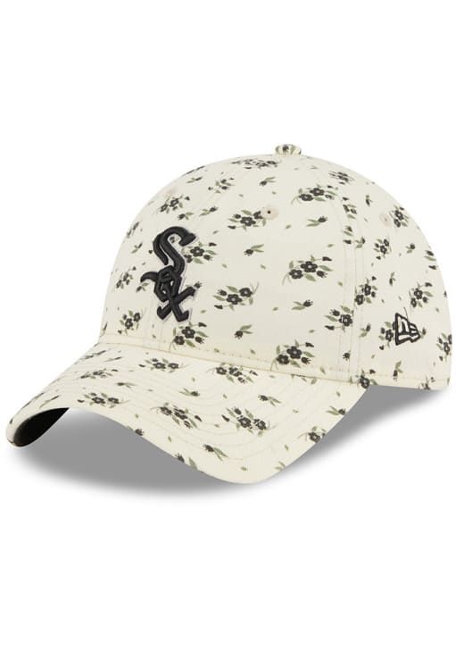 the chicago white sox'47 dog paw hat is shown in black and white with an animal print on it