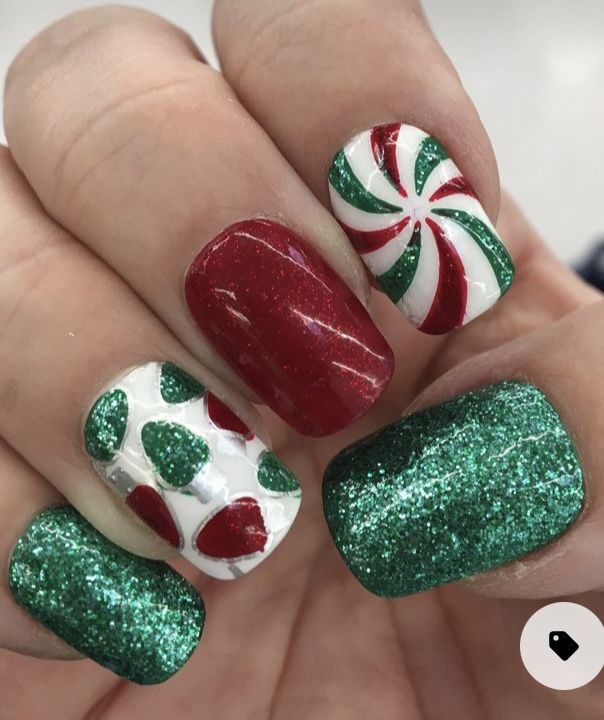 Swirl Christmas Nails, Red And Green Christmas Nail Designs, Christmas Nails Red And Green, Nails Red And Green, Red And Green Christmas Nails, Green Christmas Nail Designs, Gold Christmas Nails, Green Christmas Nail, Christmas Nails 2022