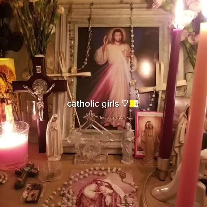 Folk Catholicism Altar, Catholic Core Aesthetic, Catholic Witch, Altar Christian, Spotify Playlist Songs, Christian Altar, Catholic Home Altar, Catholic Core, Altar Catholic