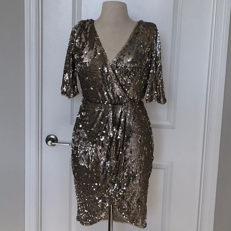 Gold & Silver. Never Worn. This Fits More Like A Size 6 (Best For Petite Frames As It’s Short And Slit Revealing With The Slightest Bend). 100% Polyester. Mesh Lining And Edge Detail. Nude Attached Slip 100% Polyester. Chest 16” Flat. Waist 14” Flat. Waist To Slit Opening 13.25”. Lots Of Stretch. Columbia Dresses, Dresses Gold, White Strapless Dress, Cupcake Dress, Plus Size Gowns, Turquoise Dress, Ruched Midi Dress, Wedding Dress Sizes, London Dresses