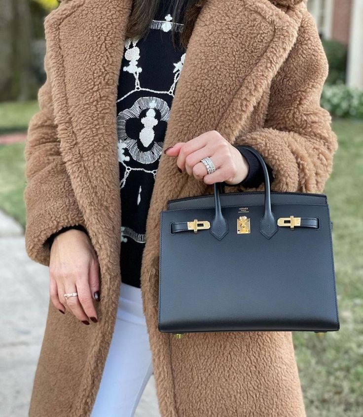 ✨Never Without My Hermes✨ on Instagram: “Beautiful deets ✨ by @fnch310” Birkin Sizes, Birkin Bag Price, Birken Bag, Hermes Lindy Bag, Birkin Sellier, Modeling Pictures, Hermes Kelly 25, Subscribe To Newsletter, Buy Louis Vuitton