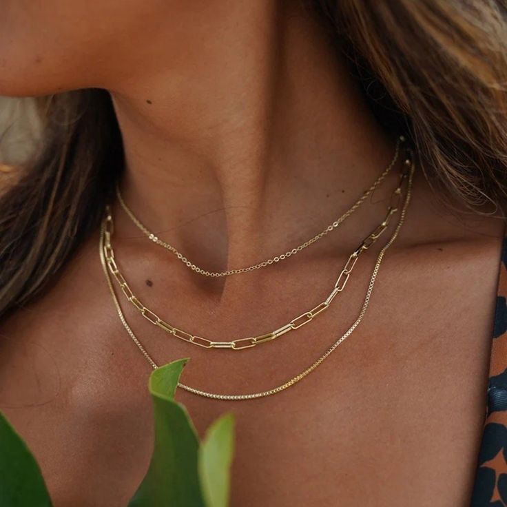 This Paperclip Chain Layered Necklace in 18k gold-filled epitomizes trendy elegance. Its distinct paperclip design offers a modern and stylish layered look, perfect for adding a fashionable edge to any outfit. Chain Necklace Outfit, Chain Layered Necklace, Paper Clip Chain Necklace, Triple Layer Necklace, Herringbone Necklace, 18k Gold Necklace, Layered Necklace Set, Layer Necklace, Metal Texture