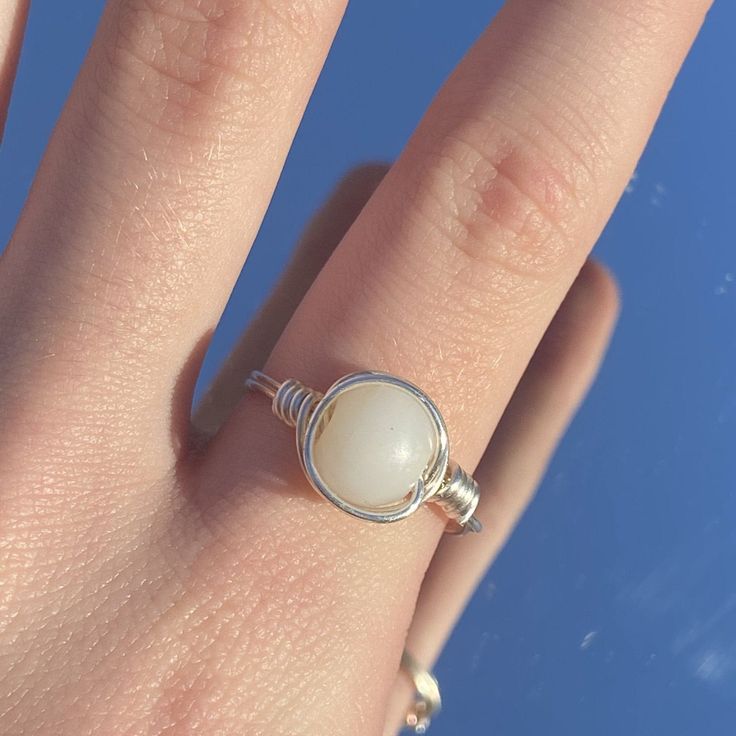 white wired ring! Wired Ring, Yellow Calcite, Wire Rings, Cute Necklace, Rock Crystal, Crystal Rings, Electronic Items, Clear Quartz, Rose Quartz