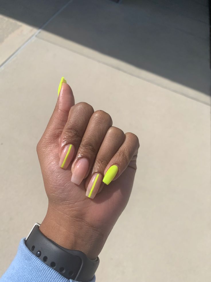 Neon Nails Coffin Summer, Neon Nails Tips, Green Yellow Nails Ideas, Florescent Nail Ideas, Bright Vacation Nails Neon, Nail Designs Neon Yellow, Neon Tips Acrylic Nails, Minimal Neon Nails, Nude Neon Nails