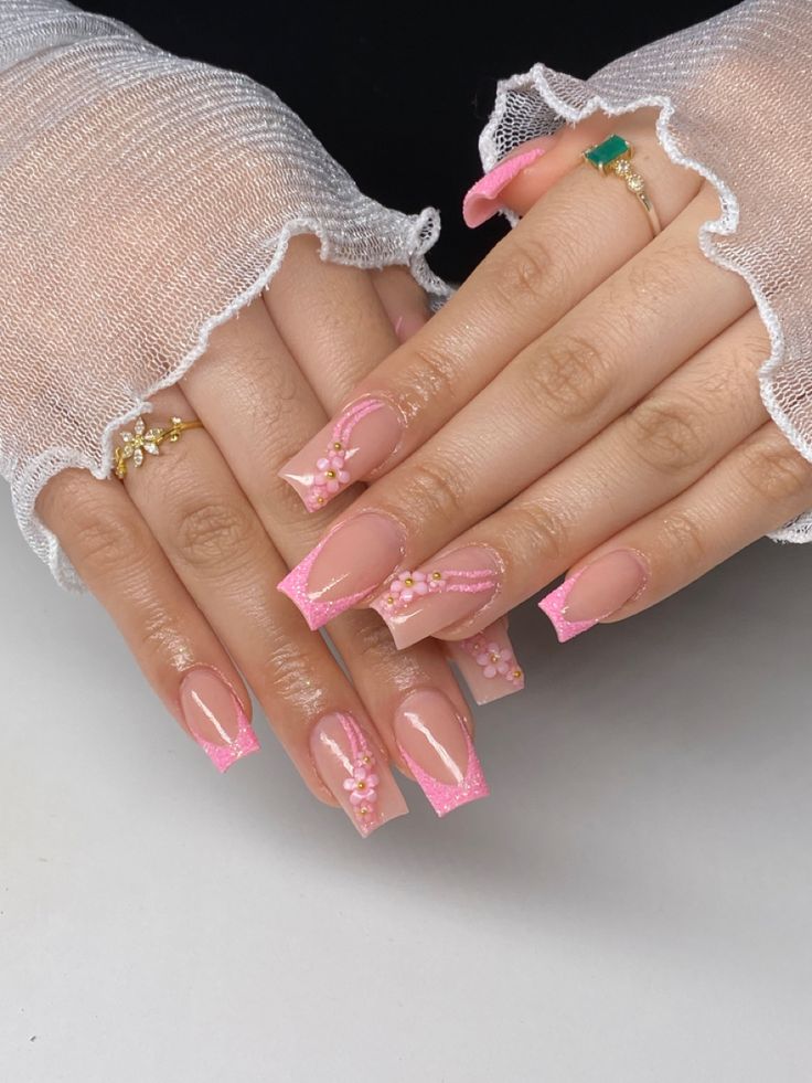 Summer Nail Ideas Coffin Medium, Nails Ideas Coffin Medium, Summer Nail Looks, Friends Outdoors, Square Gel Nails, Short Coffin Nails Designs, Pink Tip Nails, Quinceanera Nails, Nail Looks