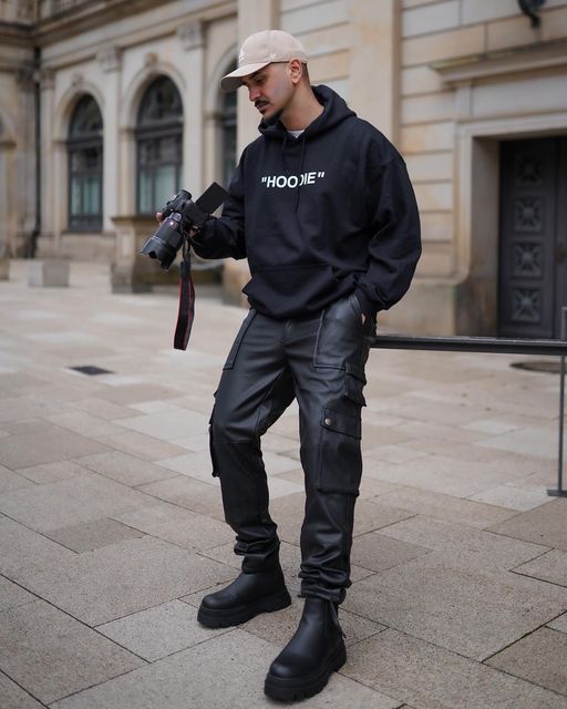 ℝ𝕚𝕔𝕒𝕣𝕕𝕠 𝔽𝕠𝕟𝕤𝕚 on Instagram: "@NovaMEN by @FashionNova Hey Friends 📷 🖤✌🏽 Rate this Style 🙏🏽 🔎 •Faux Leather Straight Cargo Pants - Black •Label Hoodie Black *Anzeige __________________________________________________________ #menfashion #menfashionstyle #menstyle #mensfashion #fashionstyle #menfashionblogger #menfashionreview #menfashions #menswear #pictureoftheday #outfitoftheday #instafashion #fashionblog #instadaily #menwithstreetstyle #outfitpost #manoftheday #menwithstyles # Leather Cargo Pants Outfit Men, Leather Cargo Pants Outfit, Cargo Pants Outfit Men, Leather Cargo Pants, Straight Cargo Pants, Pants Outfit Men, Cargo Pants Outfit, Men With Street Style, Faux Leather Pants