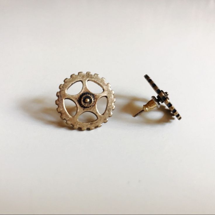 Set Of Bronze Colored Gear Earrings - Store Unknown, Never Worn Gear Earrings, Steampunk Style, Steampunk Fashion, Bronze Color, Jewelry Earrings, Womens Sizes, Women Jewelry, Red, Women Shopping