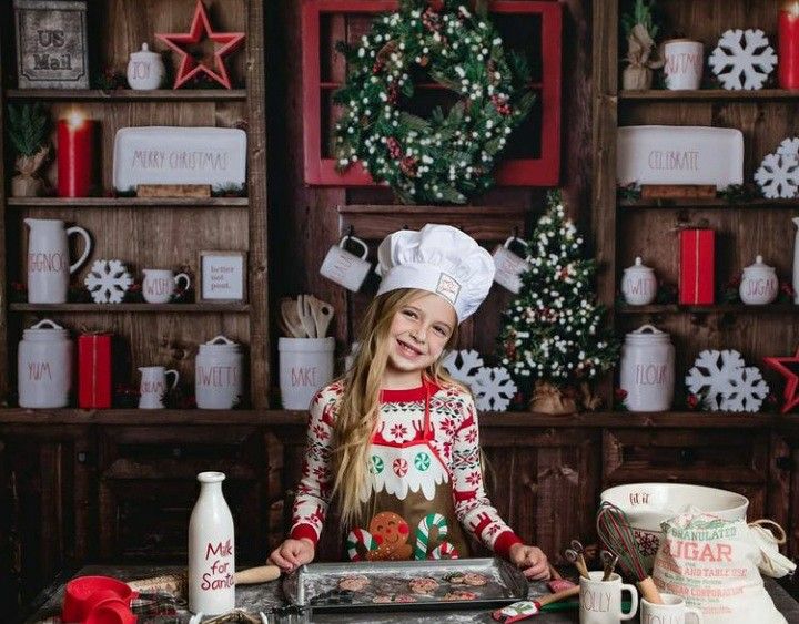 Gingerbread Photoshoot, Cookie Photoshoot, Christmas Setup, Christmas Mini Shoot, Mini Photo Sessions, Christmas Portraits, Christmas Shoot, Baking With Kids, Christmas Photoshoot